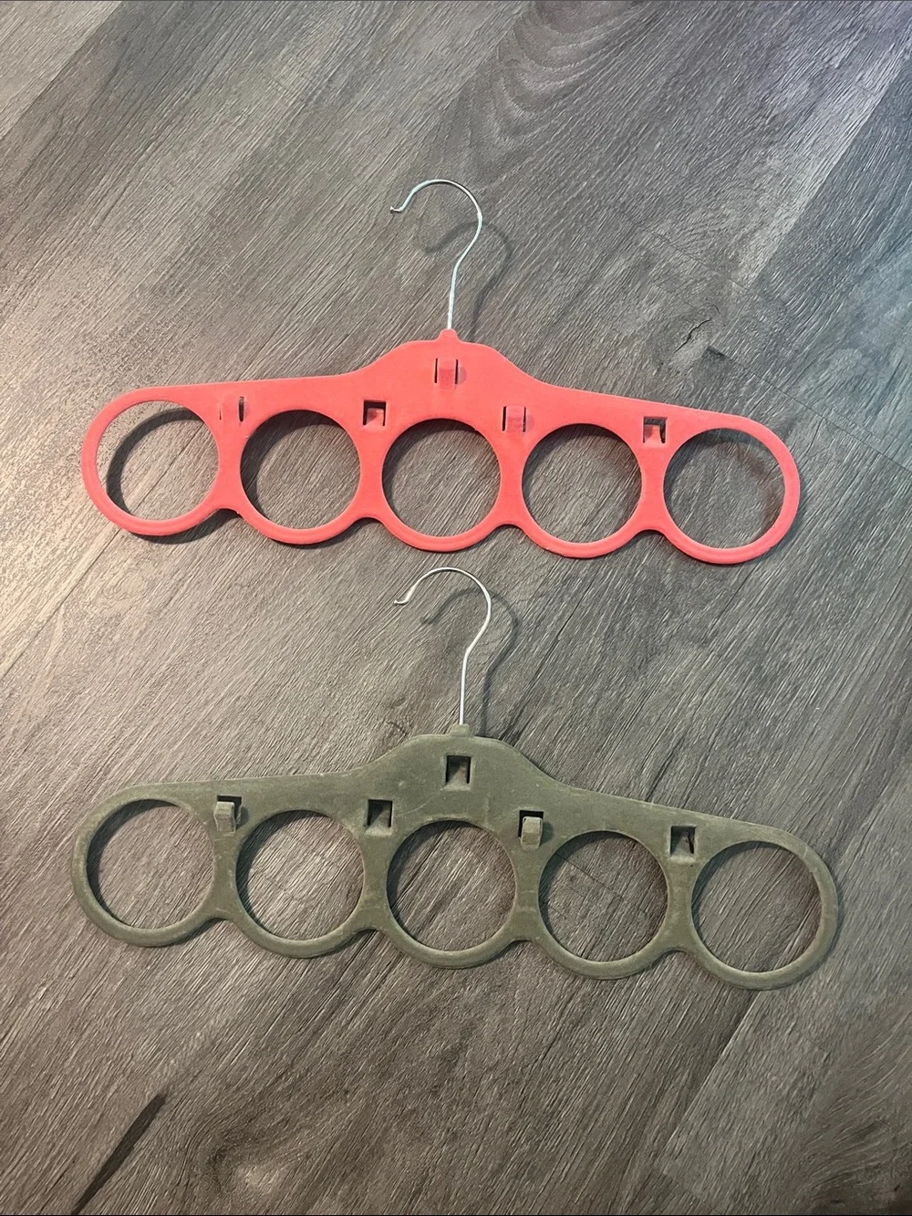 Multi-Scarf Loop Hangers - Red and Olive